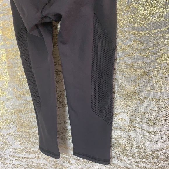 LULULEMON Athletic Grey High-Rise Cropped Fit Leggings - Picture 8 of 11